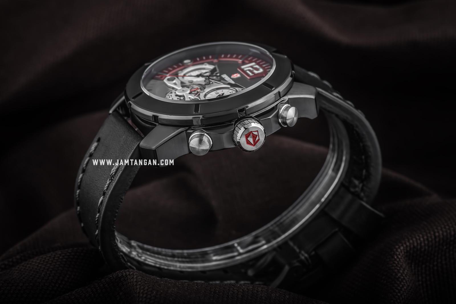 Expedition E 6761 MC LIPBA Chronograph Men Grey Dial Black Leather Strap Machtwatch